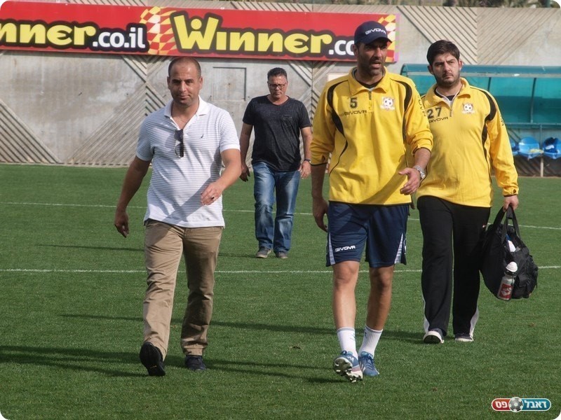 חוזר נגד אזור.שי מאור(משמאל)